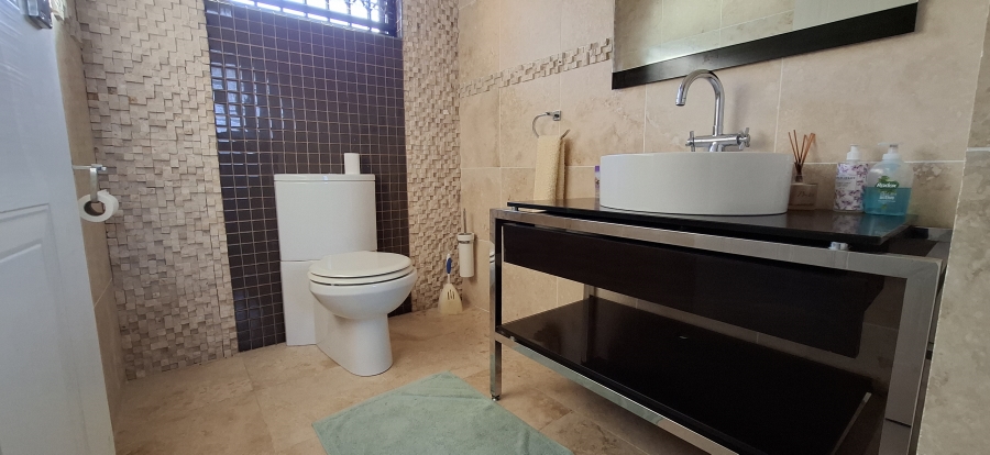 4 Bedroom Property for Sale in Blue Horizon Bay Eastern Cape